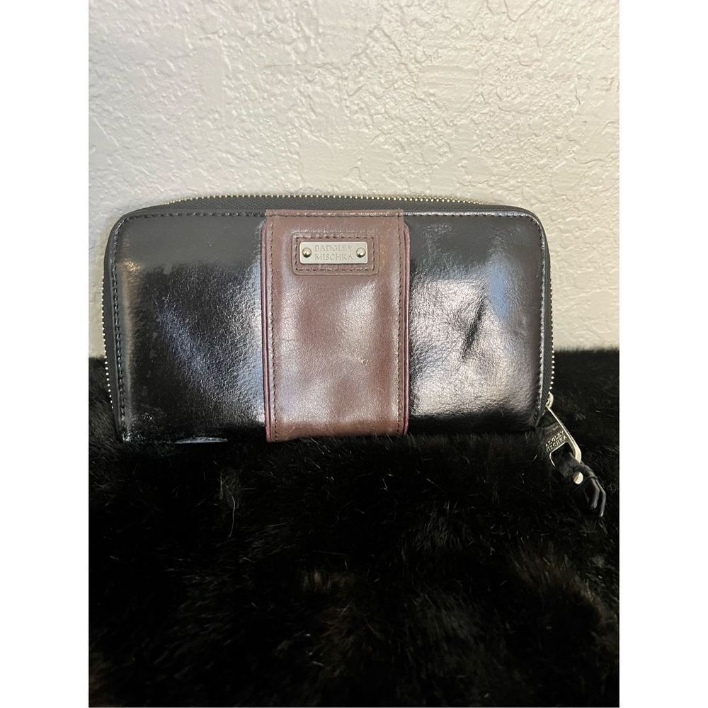 Badgley Mischka Black brown Soft Vegan Leather Wallet , Zipper